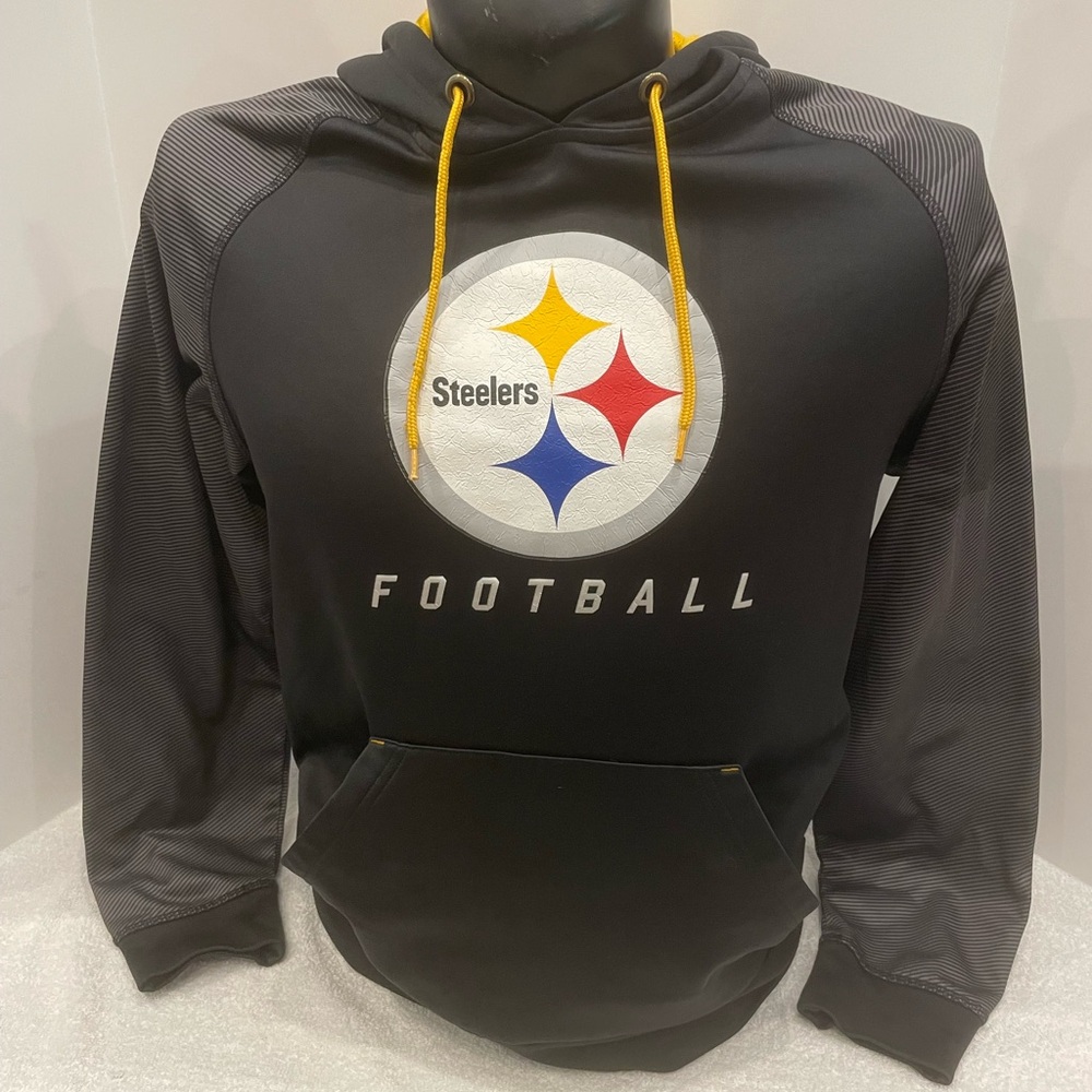 Adult NFL Pittsburgh Steelers hoodie / Sweatshirt with pockets.